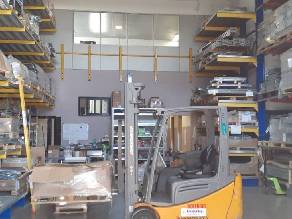 locale commerciale in affitto a Casoria