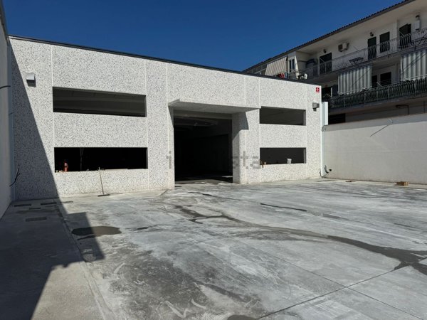 capannone in affitto a Casoria in zona Centro Storico