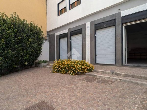 negozio in affitto a Casoria