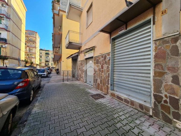 negozio in affitto a Casoria