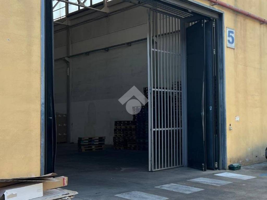locale commerciale in affitto a Casoria