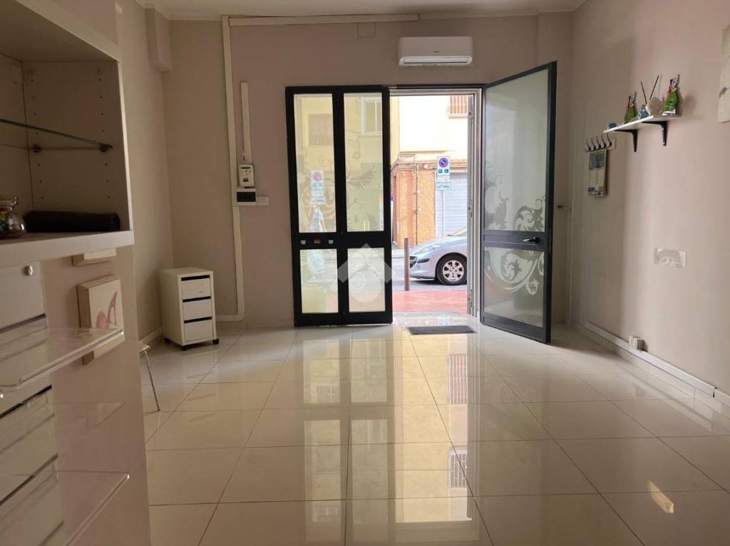 negozio in affitto a Casoria