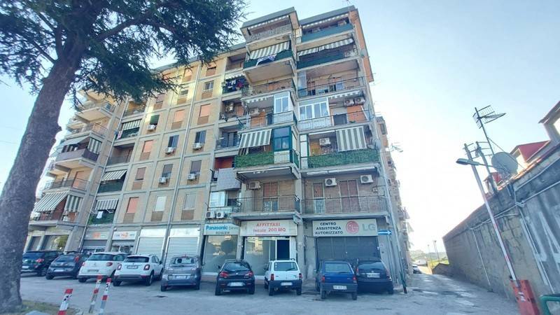 locale commerciale in affitto a Casoria