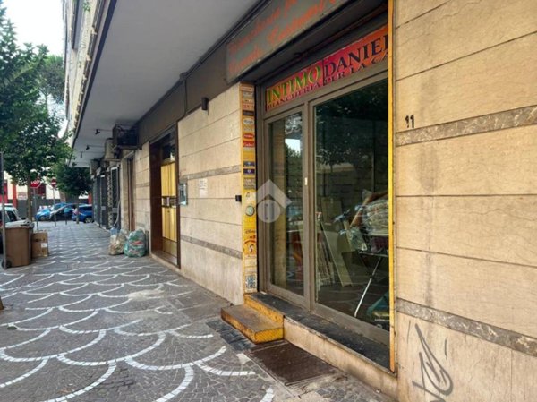 negozio in affitto a Casoria