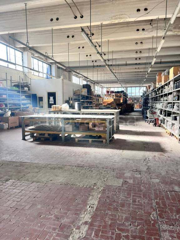 locale commerciale in affitto a Casoria in zona Arpino