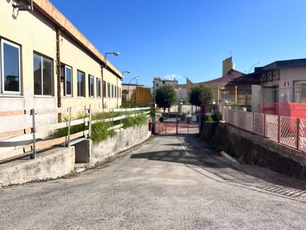 locale commerciale in affitto a Casoria in zona Arpino