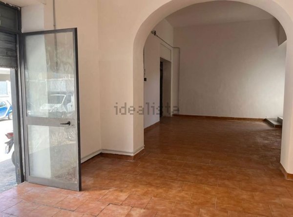 locale commerciale in affitto a Casoria