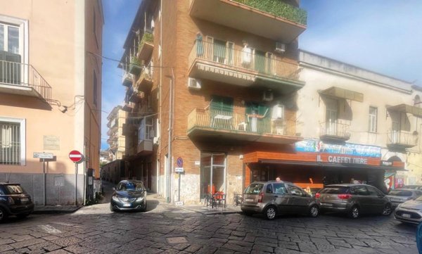 negozio in affitto a Casoria