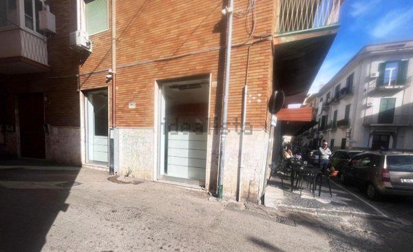 locale commerciale in affitto a Casoria in zona Centro Storico