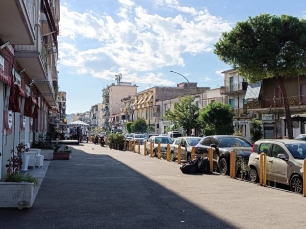 locale commerciale in affitto a Casoria in zona Arpino