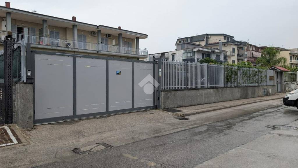 locale commerciale in affitto a Casoria