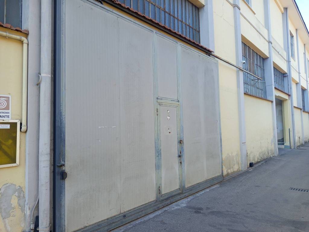 locale commerciale in affitto a Casoria