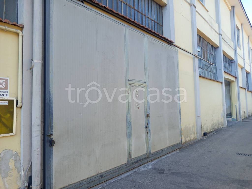 locale commerciale in affitto a Casoria
