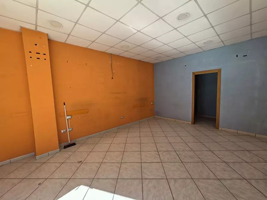 locale commerciale in affitto a Casoria
