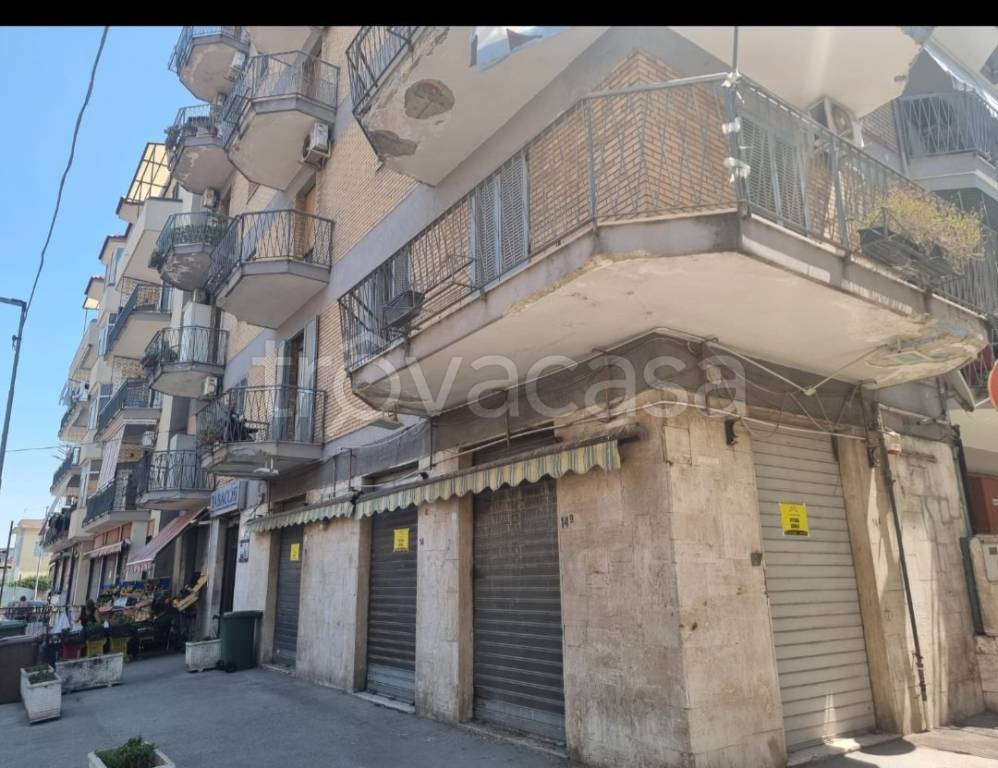 negozio in affitto a Casoria