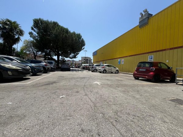 locale commerciale in affitto a Casoria