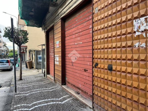 negozio in affitto a Casoria in zona Arpino