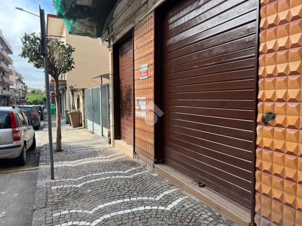 negozio in affitto a Casoria in zona Arpino