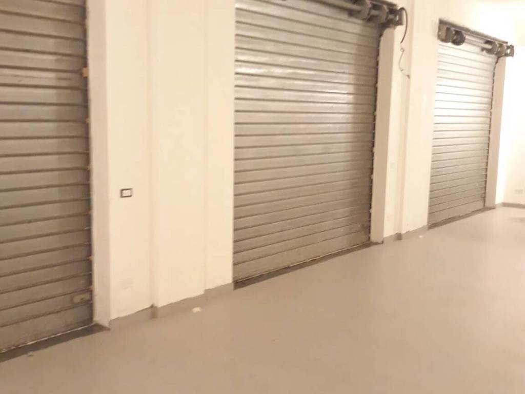 negozio in affitto a Casoria