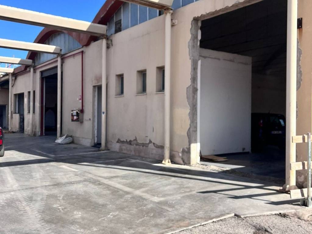 capannone in affitto a Casoria in zona Arpino