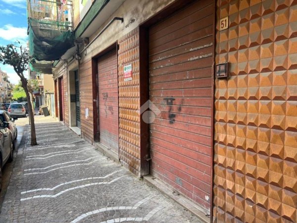 negozio in affitto a Casoria in zona Arpino