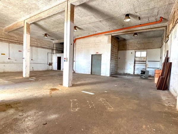 locale commerciale in affitto a Casoria