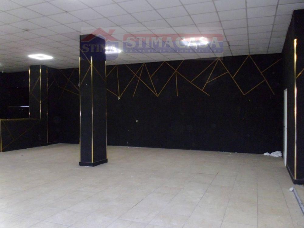 negozio in affitto a Casoria