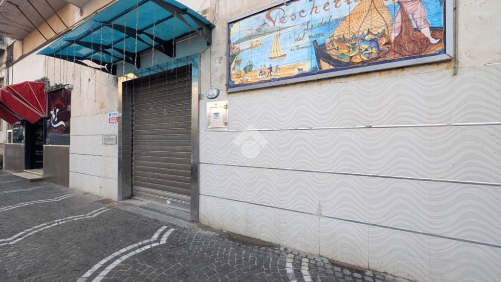 negozio in affitto a Casoria