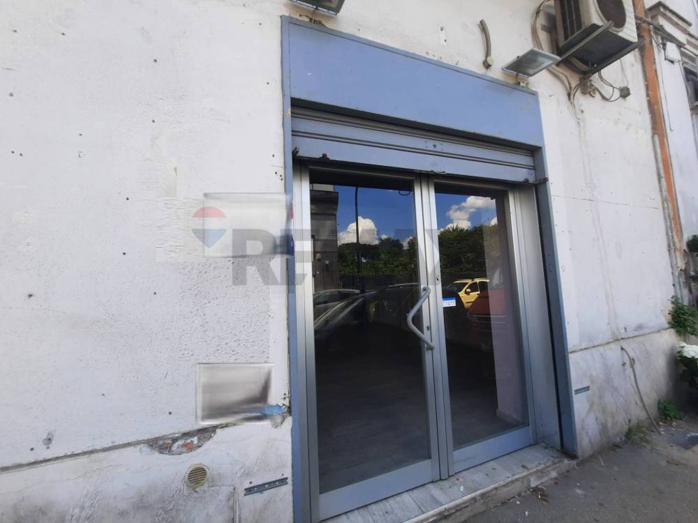 locale commerciale in affitto a Casoria