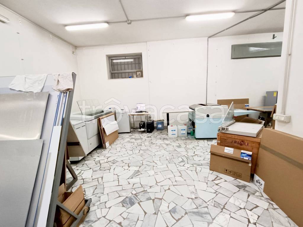 locale commerciale in affitto a Casoria
