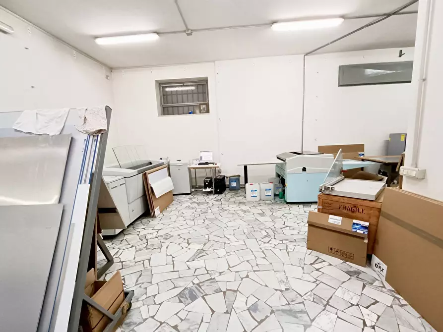 locale commerciale in affitto a Casoria