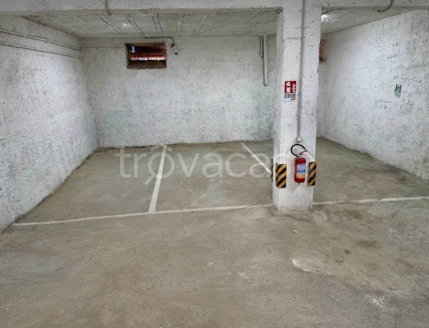 locale commerciale in affitto a Casoria