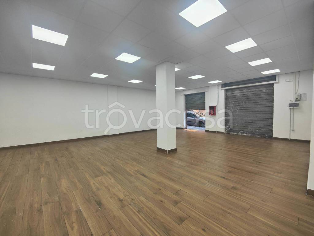 negozio in affitto a Casoria in zona Arpino