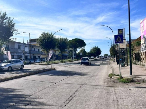 locale commerciale in affitto a Casoria in zona Arpino