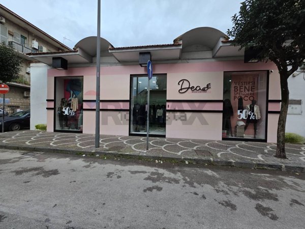 locale commerciale in affitto a Casoria
