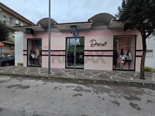negozio in affitto a Casoria