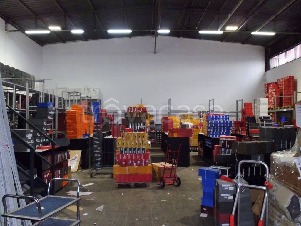 locale commerciale in affitto a Casoria