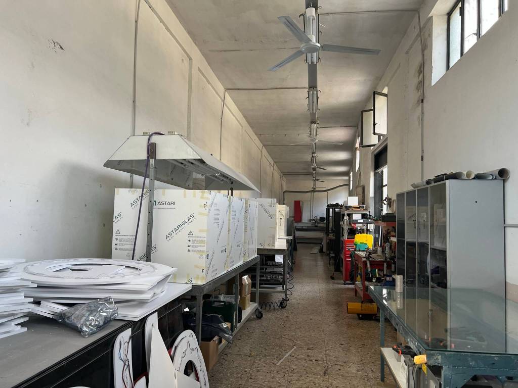 locale commerciale in affitto a Casoria in zona Arpino