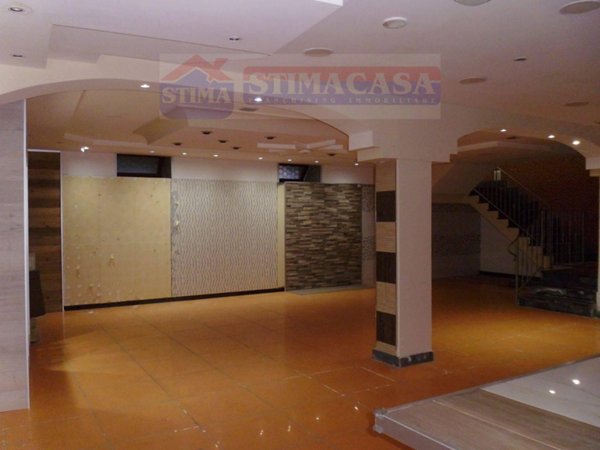 locale commerciale in affitto a Casoria