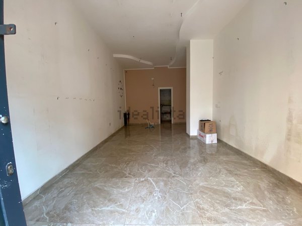 locale commerciale in affitto a Casoria
