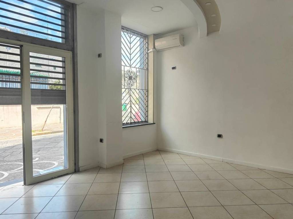 negozio in affitto a Casoria in zona Centro Storico