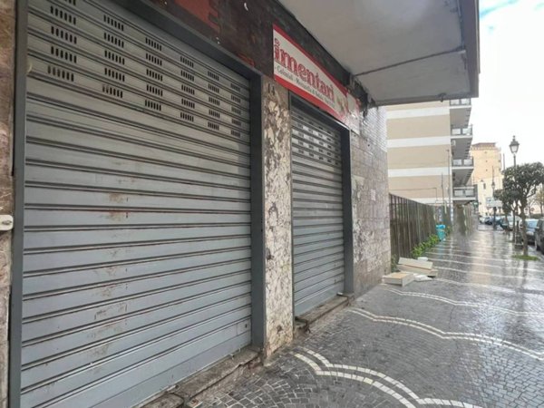 negozio in affitto a Casoria in zona Centro Storico