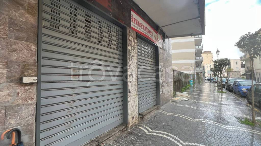 negozio in affitto a Casoria in zona Centro Storico