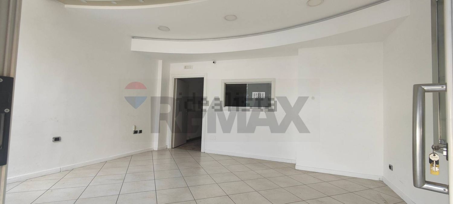 locale commerciale in affitto a Casoria in zona Centro Storico