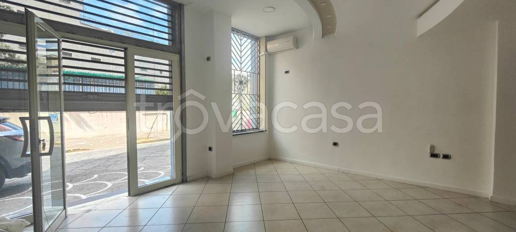 negozio in affitto a Casoria in zona Centro Storico