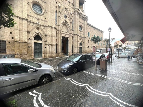 locale commerciale in affitto a Casoria in zona Centro Storico