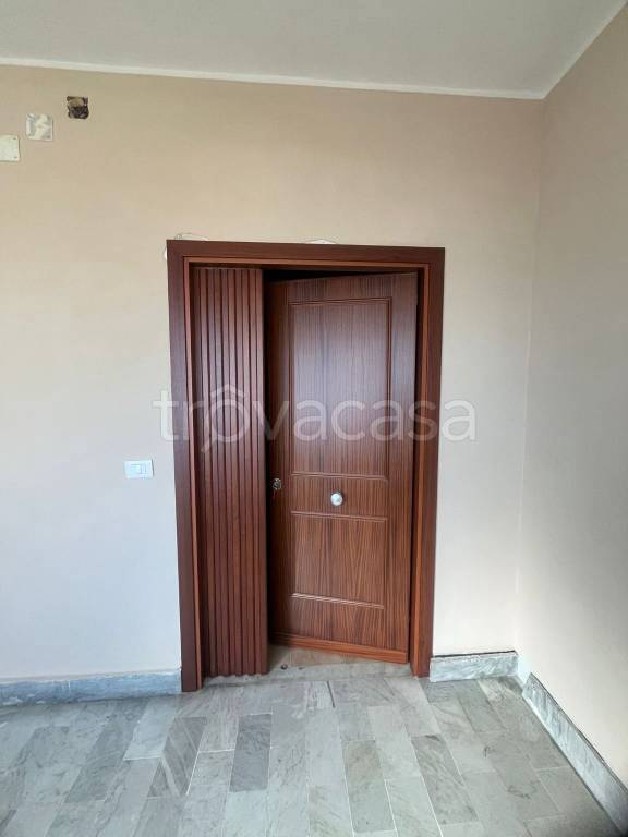 negozio in affitto a Casoria