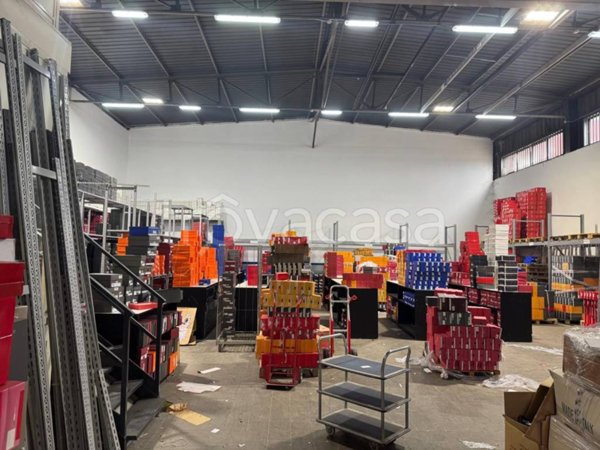 locale commerciale in affitto a Casoria in zona Arpino