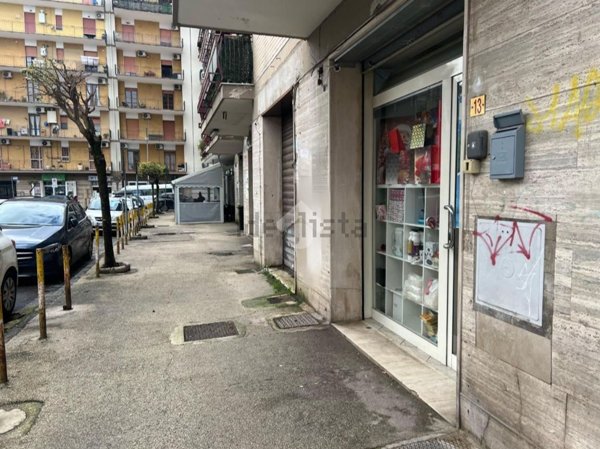 negozio in affitto a Casoria
