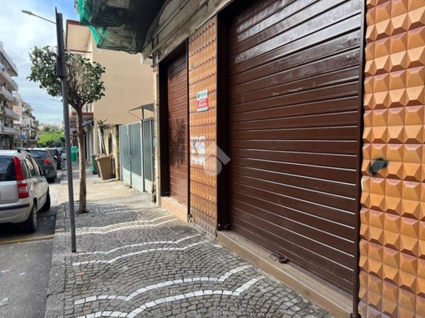 negozio in affitto a Casoria in zona Arpino